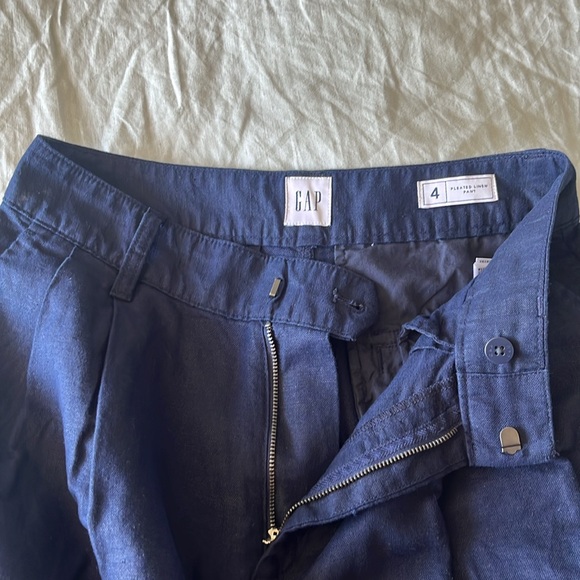 GAP Pleated Linen Pants - Picture 2 of 6